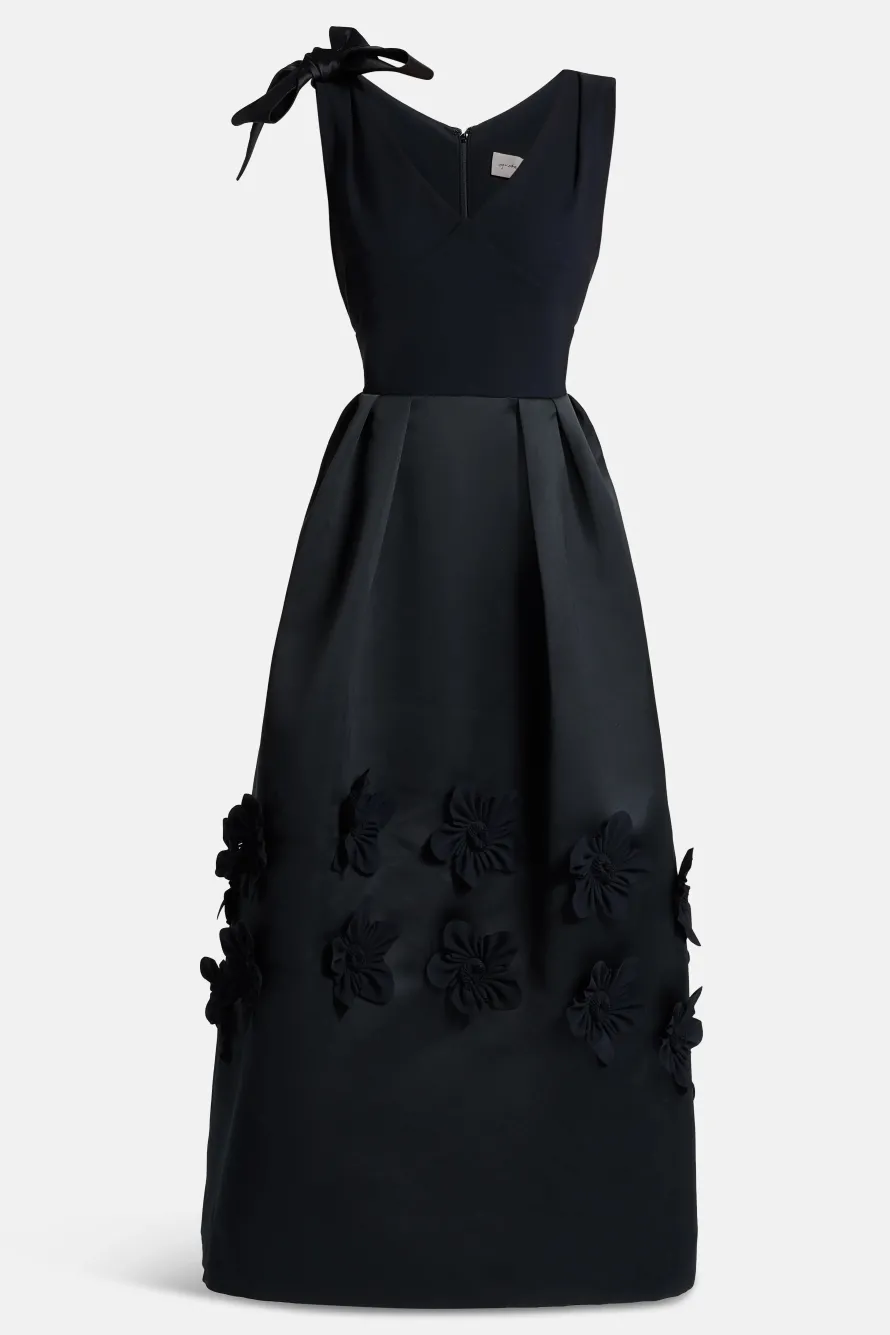 Floral Applique V Neck Sleeveless Silk Blend Evening Gown in Black